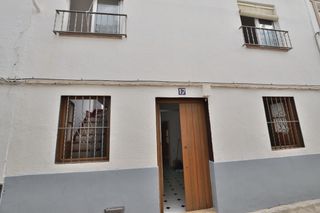 Semi detached house  Calle alemania. **casa adosada, tu refugio ideal en una zona tranquila**