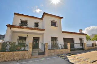 Chalet  Avenida europa 78. **tu refugio soñado en plena sierra de montejaque**