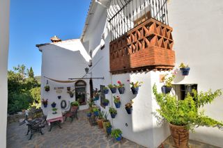 Casa adosada en Calle iglesia 19. Acogedora casa en el corazón del valle del genal