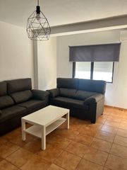 Affitto Appartamento in Calle josé díaz giles 35. Habitaciones para compartir