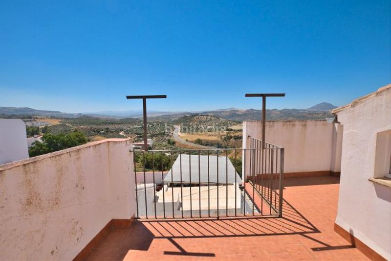 Foto b3d7bad5-0f02-4621-92c7-e58b07ace9c5. Reihenhaus in Olvera