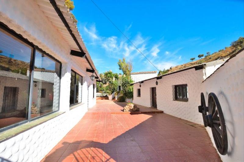 Foto 6218e6d8-17e7-47ab-b7e4-5660c29462e3. Masia amb aparcament a Arriate