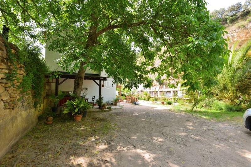 Foto e395f8d9-ed74-4b09-a10a-179e6c9b4a29. Masia amb aparcament a Arriate