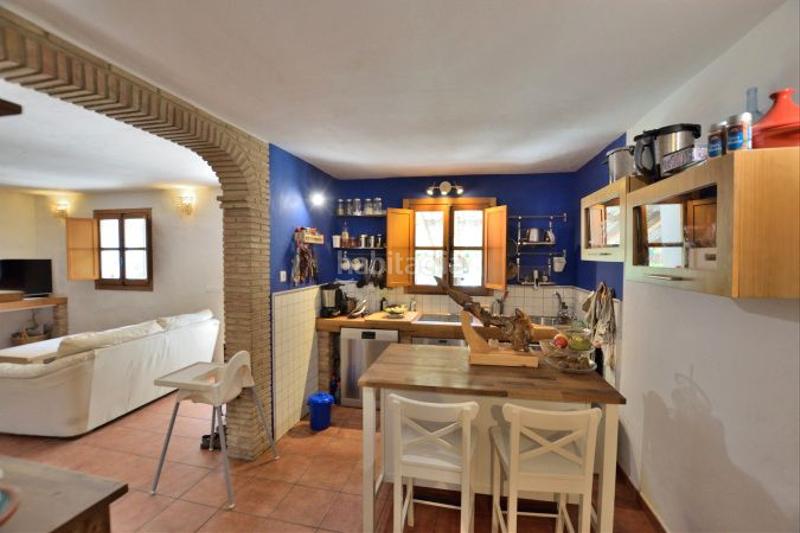 Foto f62dfd67-ed20-45e7-8b46-d6dcaed963a3. Masia amb aparcament a Arriate