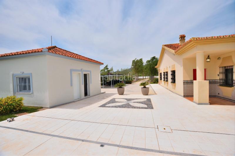 Foto 1a46a9cb-dd30-4f68-a330-19e2a00ce3ae. Country house with fireplace parking pool in Partidas Norte Ronda