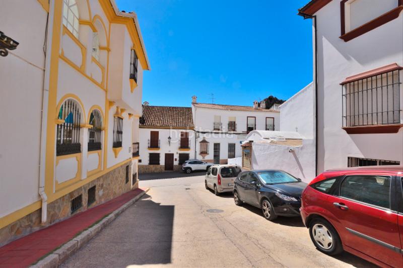 Foto 13b8d311-f849-4ed1-bc0b-62f4120482c2. Casa adossada amb calefacció aparcament a Montejaque