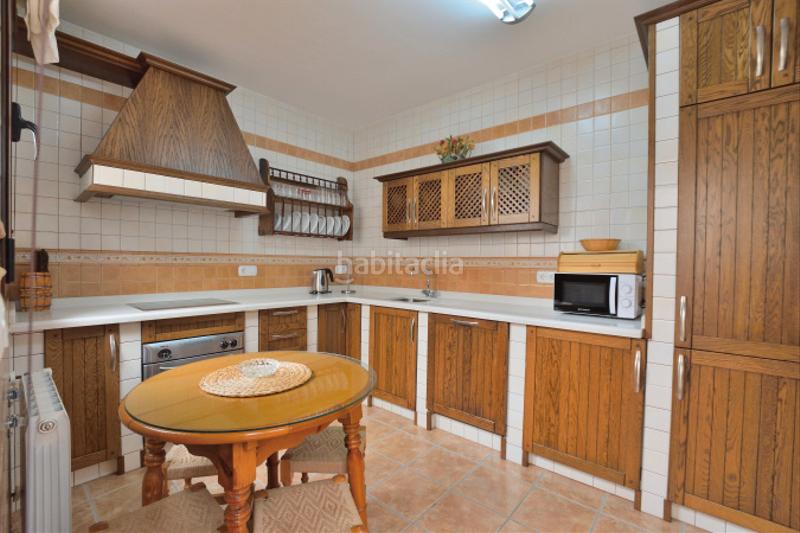 Foto 5511a86f-dfca-44d0-85bd-574ff34279ce. Casa adossada amb calefacció aparcament a Montejaque