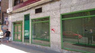 Lloguer Local Comercial a Belén - San Roque. Local comercial esquina en avenida de granada con 312m2