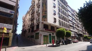 Lloguer Local Comercial a Belén - San Roque. Local comercial esquina en avenida de granada con 312m2