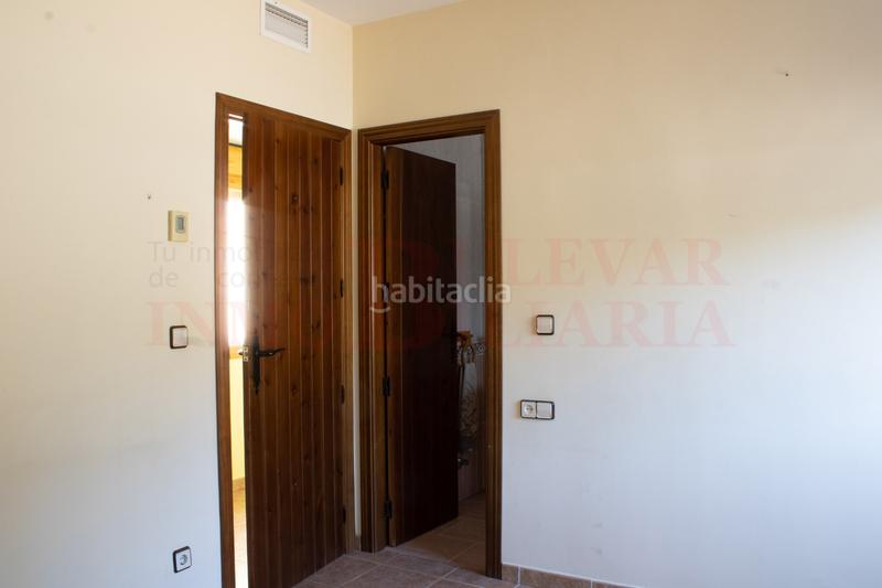 Foto 447c8479-0f17-41fe-9b24-f383c42d11fe. Chalet bonito chalet en puente tablas. zona urbana en Jaén
