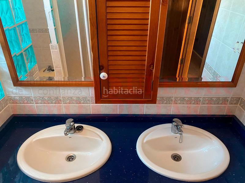 Foto dae05342-684b-44d6-9169-cc1d1e09d48c. Chalet bonito chalet en puente tablas. zona urbana en Jaén