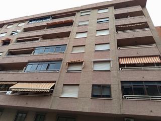 Appartement à Hospital. Piso de 3 dormitorios, dos baños, junto al hospital clinico