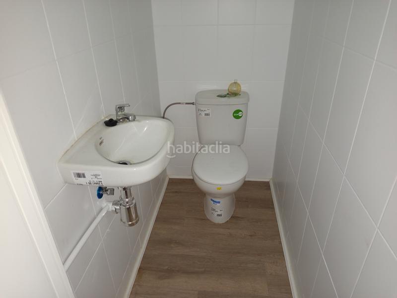 Foto 6b1842e2-8587-44eb-91ac-053c1e99c2aa. Alquiler local comercial local al inicio de avenida andalucia ref.3559 en Jaén