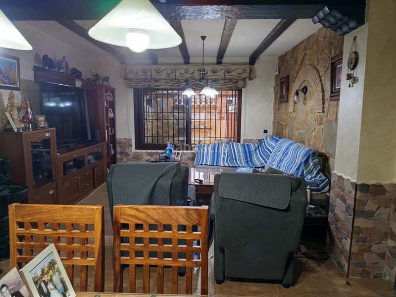 Foto 059597f3-d26e-4986-b555-610009d7109e. Casa amb calefacció a Peñamefecit - Avda Barcelona Jaén