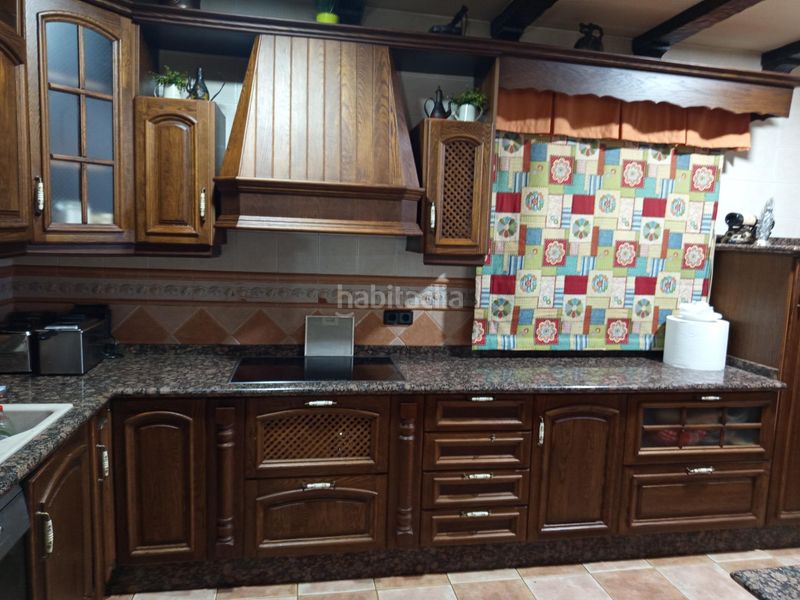 Foto 4f2928a2-f6f5-4371-a8af-dfbcf95f9a2b. Casa amb calefacció a Peñamefecit - Avda Barcelona Jaén