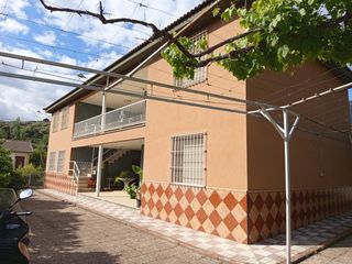 Chalet in Jabalcuz. ? elegancia, amplitud y esencia señorial a un paso de la capital