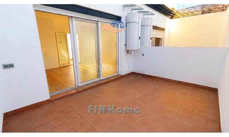 Foto 3112cd0a-5c14-4e5e-853a-4e0ddbea5f93. Pis a Barrio León Sevilla