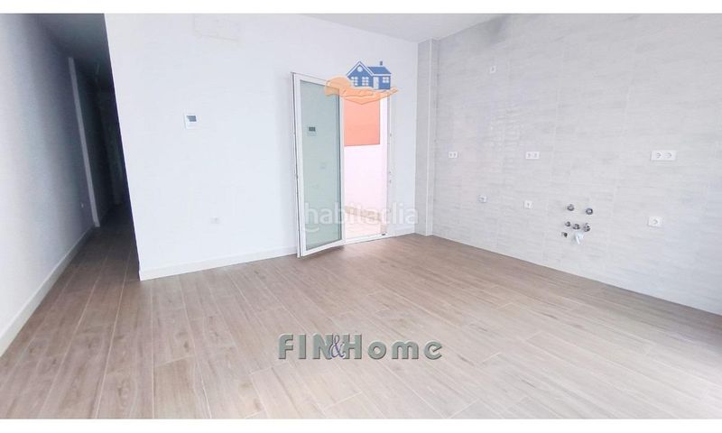 Foto ce934bed-071b-4b52-940b-f771a338112d. Pis amb calefacció a Barrio León Sevilla