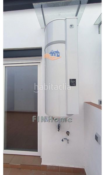Foto f8401273-7b8b-4003-ae76-bf0836a176a3. Pis amb calefacció a Barrio León Sevilla