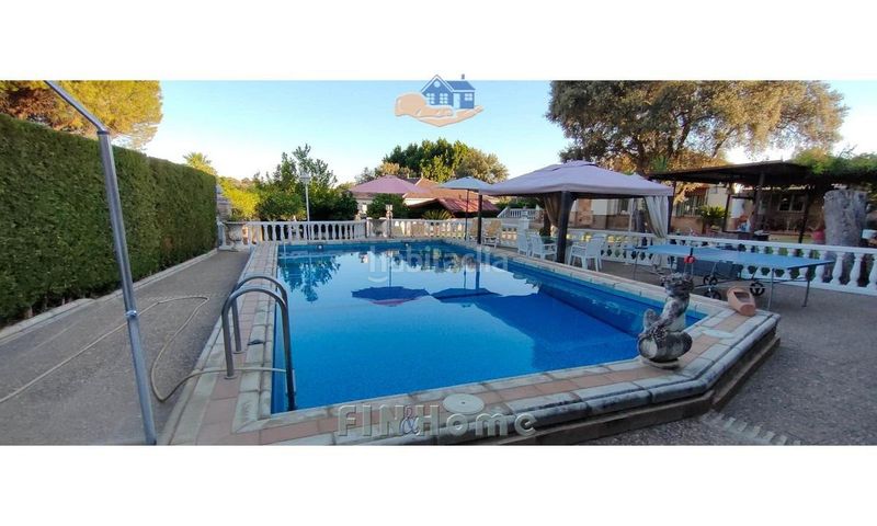 Foto 3e2a1a4b-81c8-4d79-819a-b131c05e192b. Xalet amb aparcament piscina a Gerena