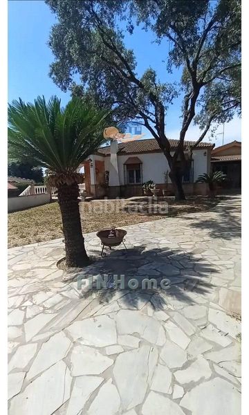 Foto 40203744-7c6a-48a5-9d35-f62441fe7207. Xalet amb aparcament piscina a Gerena
