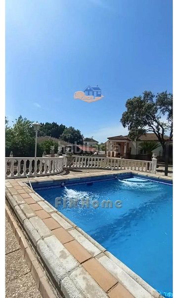 Foto 6c80ee30-1f43-4fe7-93a8-2d0ba2e26d9a. Xalet amb aparcament piscina a Gerena