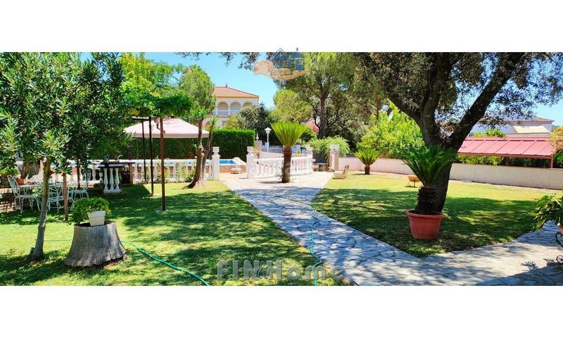 Foto e36079e6-5d3c-4e43-82c6-054869d726b1. Xalet amb aparcament piscina a Gerena