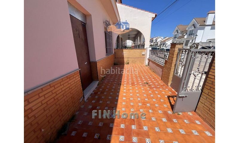 Foto d2e60621-3677-4b64-ae52-56e3b452080a. Casa adossada a Umbrete
