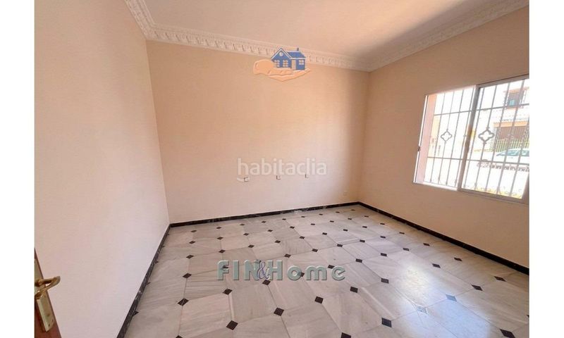 Foto dfce1f11-39e6-4ec9-93c8-bdc5f2864796. Casa adossada a Umbrete