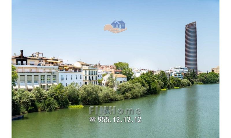 Foto ded7f8d1-8166-43b8-af27-5184461f1708. Lloguer àtic amb calefacció a Triana Casco Antiguo Sevilla