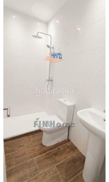 Foto b46c5f3b-6239-4e6c-a2d3-2931a94825dd. Pis amb calefacció a Barrio León Sevilla