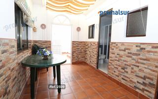 Maison à Puente Genil. Casa en venta en puente genil, 4 dormitorios.