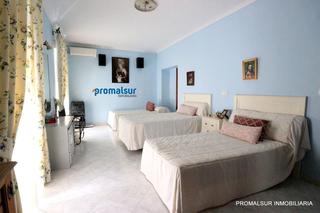 Casa a Puente Genil. Casa en venta en centro, 3 dormitorios.