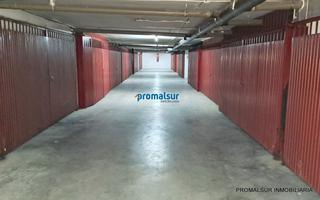 Aparcament cotxe a Puente Genil. Garaje en venta en centro.