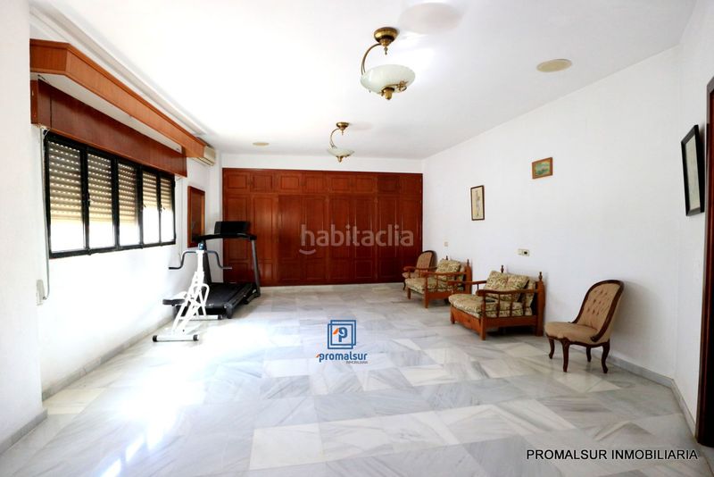 Foto 1492c3fb-8a7a-4e27-bc7f-fd67ff2ba709. Casa amb aparcament piscina a Puente Genil