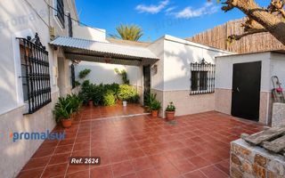 Maison à Puente Genil. Casa en venta en puente genil, 4 dormitorios.