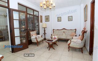 House in Puente Genil. Casa en venta en centro, 3 dormitorios.