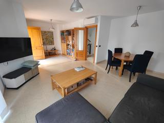 Casa aparellada a Maioris-Puig de Ros. Bonito y acogedor chalet pareado de tres plantas con piscina pri