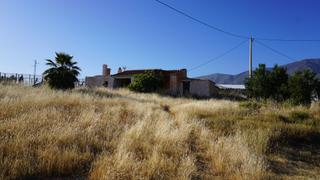 Finca rústica  Los tablones. Finca con invernaderos de madera y cortijo para reformar en los
