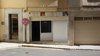 Lloguer Local Comercial a Curucho 4. Local céntrico en calle no comercial