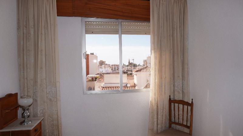 Foto 0466cb83-ccc4-4a26-8c8d-498f5c2e7b6b. Alquiler piso solo estudiantes. piso de 3 dormitorios amueblado, luminoso y con buenas vistas cerca del centro en Motril