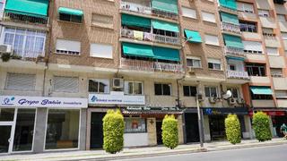 Lloguer Pis  De andalucía. Amplio piso reformado de 2 dormitorios y un baño en avenida de a