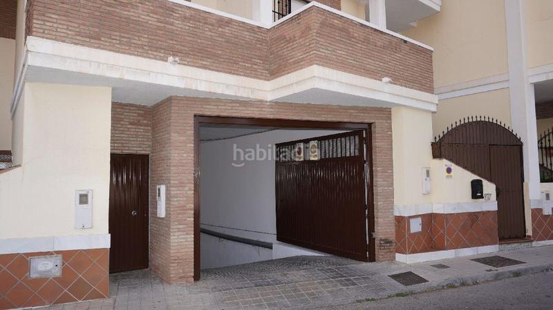 Foto 1c536a71-5760-4e81-85be-d3391f234a1f. Casa adosada amplia casa agrupada de 198 m2 en calle amadeo nervo en Motril