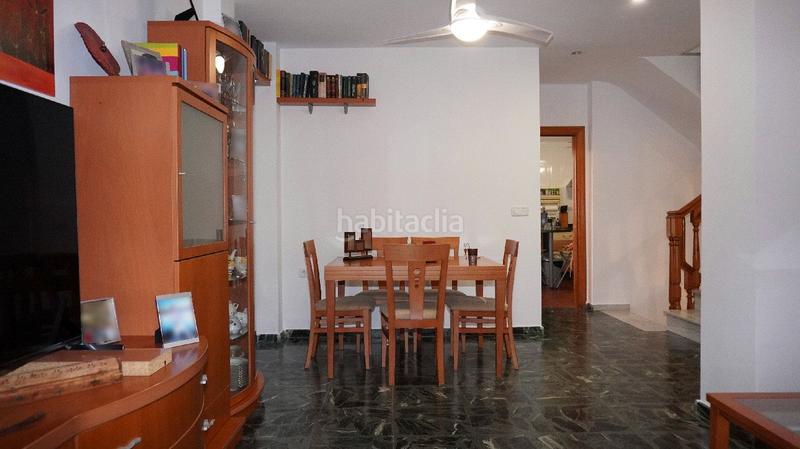 Foto 54f9f4c3-7ce0-42f9-81f3-d943b2c56b67. Casa adosada amplia casa agrupada de 198 m2 en calle amadeo nervo en Motril