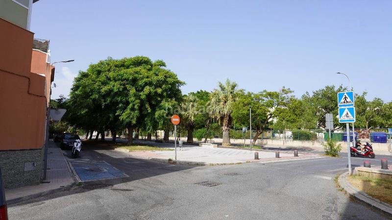 Foto afa23f9b-726a-4f43-9d6f-9d968bc07f77. Casa adosada amplia casa agrupada de 198 m2 en calle amadeo nervo en Motril