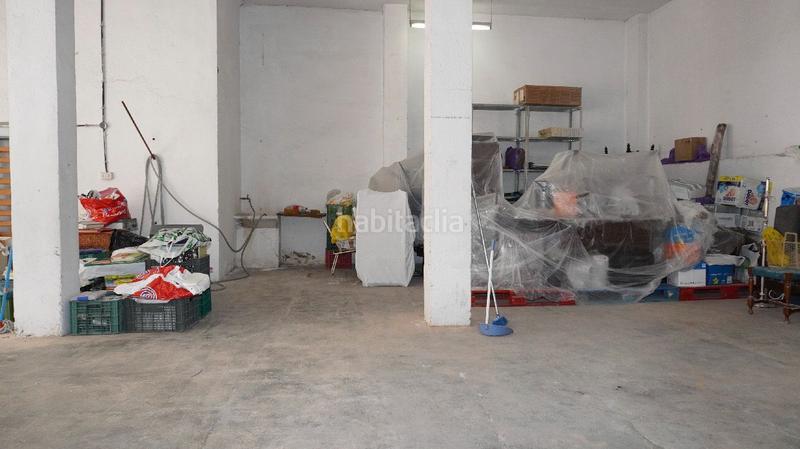 Foto 8192b031-d641-4a05-b5a3-0b07f175a909. Local comercial amplio local junto a la calle ancha con vado en Motril