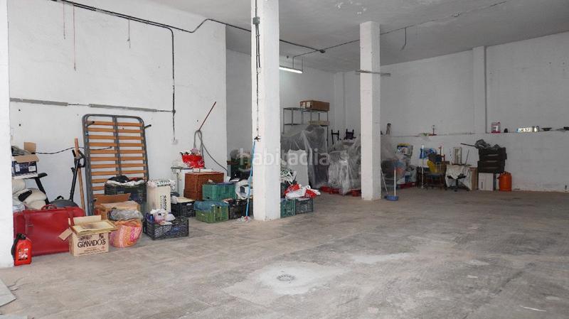 Foto 9e537a65-2c59-4c29-8ec6-7e41c2508ebb. Local comercial amplio local junto a la calle ancha con vado en Motril
