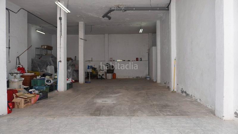 Foto e1d80ff6-2718-4d27-9b6d-b5c719ef410a. Local comercial amplio local junto a la calle ancha con vado en Motril