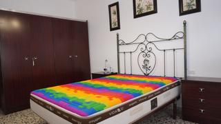 Alquiler Piso  Ecuador. Piso amueblado de tres dormitorios y dos baños en calle ecuador