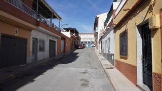 Terreny residencial  Hermanos quintero. Solar con localcochera junto a la calle ancha con vado